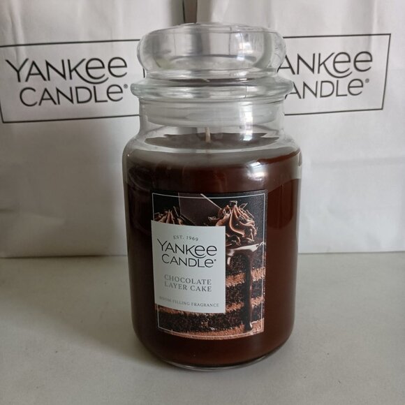 NWT Yankee Candle Chocolate Layer Cake scented candle 22oz large jar with lid - Picture 1 of 3